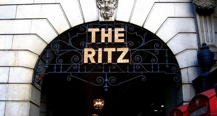 Ritz Casino verklagt High-Roller-Kunden, nachdem Spielschulden zu £ 12,5 Millionen Verlust geführt haben